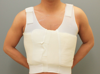 女性化乳房修正術症例№07手術翌日からのサポーター着用状態